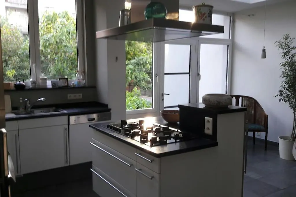 Charming House With 3 Bedrooms & Terrace 10 Minutes From City Centre 安特卫普